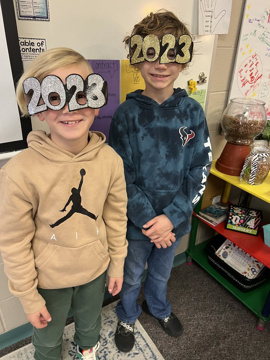 carlyk4th's tweet photo. We are ready for a great NEW YEAR! #mbeisfamily #bethelight2023 #mbsbears2023 https://t.co/juRU3qbBua