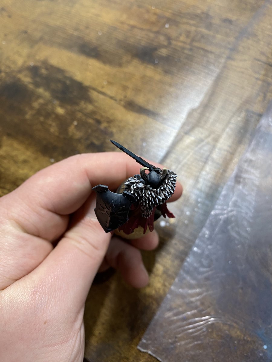 After a year of hopping around different Order armies I'm back to the faction I love. A few shots of a WIP test model while I eagerly await the arrival of 30 Chosen 😈