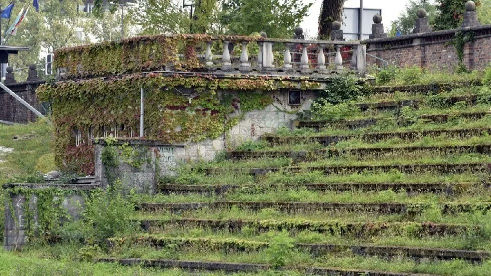 Plečnikovo leto je v mnogočem prineslo to, kar pričakujemo od obletnic. Te so priložnost, da ponovno pogledamo teme, ki se nam zdijo znane, pravi Miloš Kosec, arhitekt, publicist in kustos <a href="/MAO_Slovenia/">MAO</a> #likovniodmevi 🎙️🎧 bit.ly/3GB3bd6