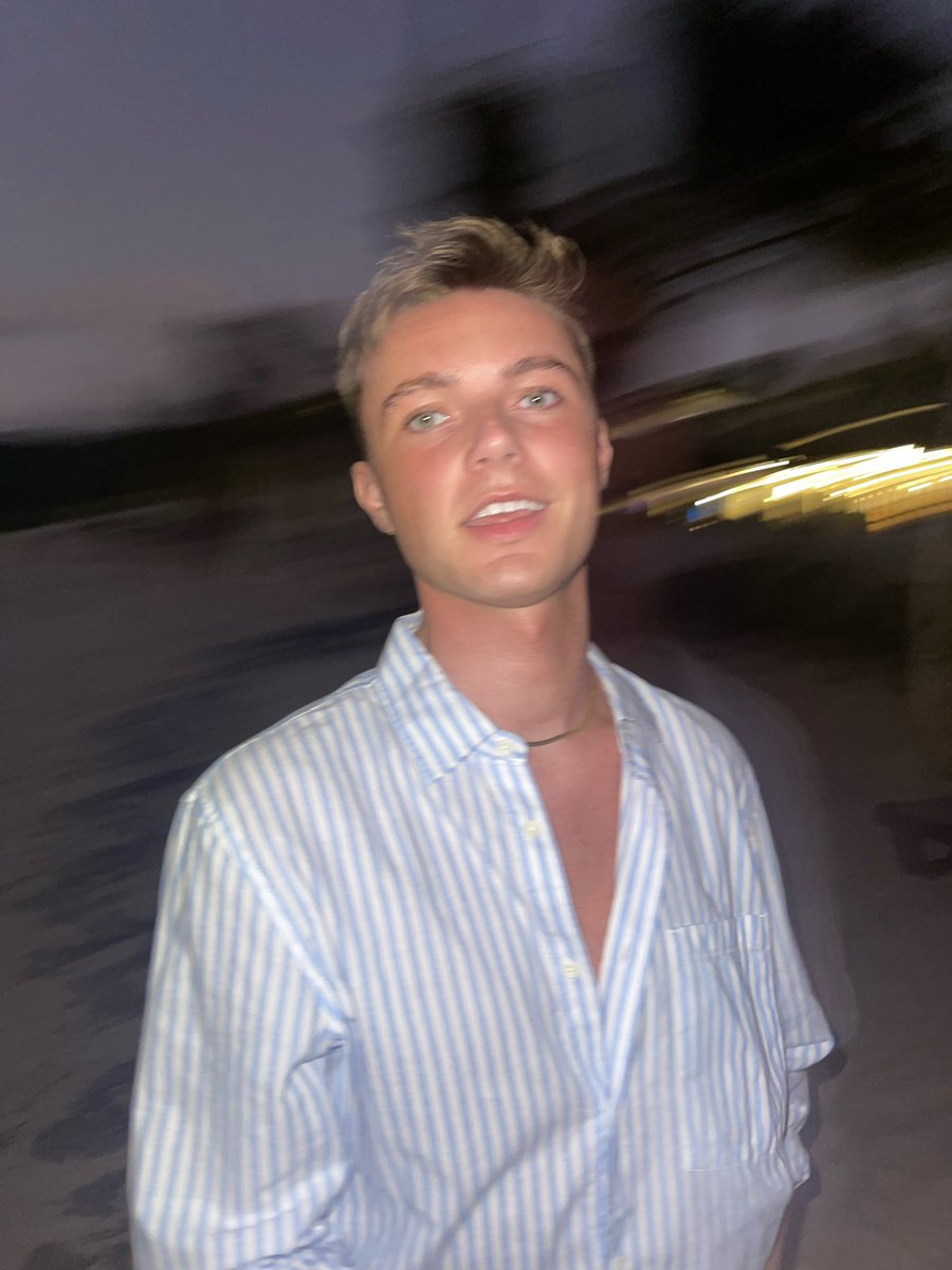 HRVY's tweet photo. twitter saw them first, what order shall I post on IG https://t.co/yuPYmaW58E