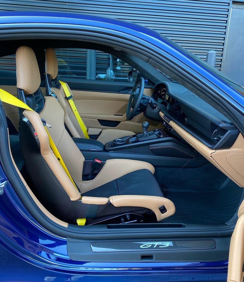 Genetian Blue 992 GT3 Touring