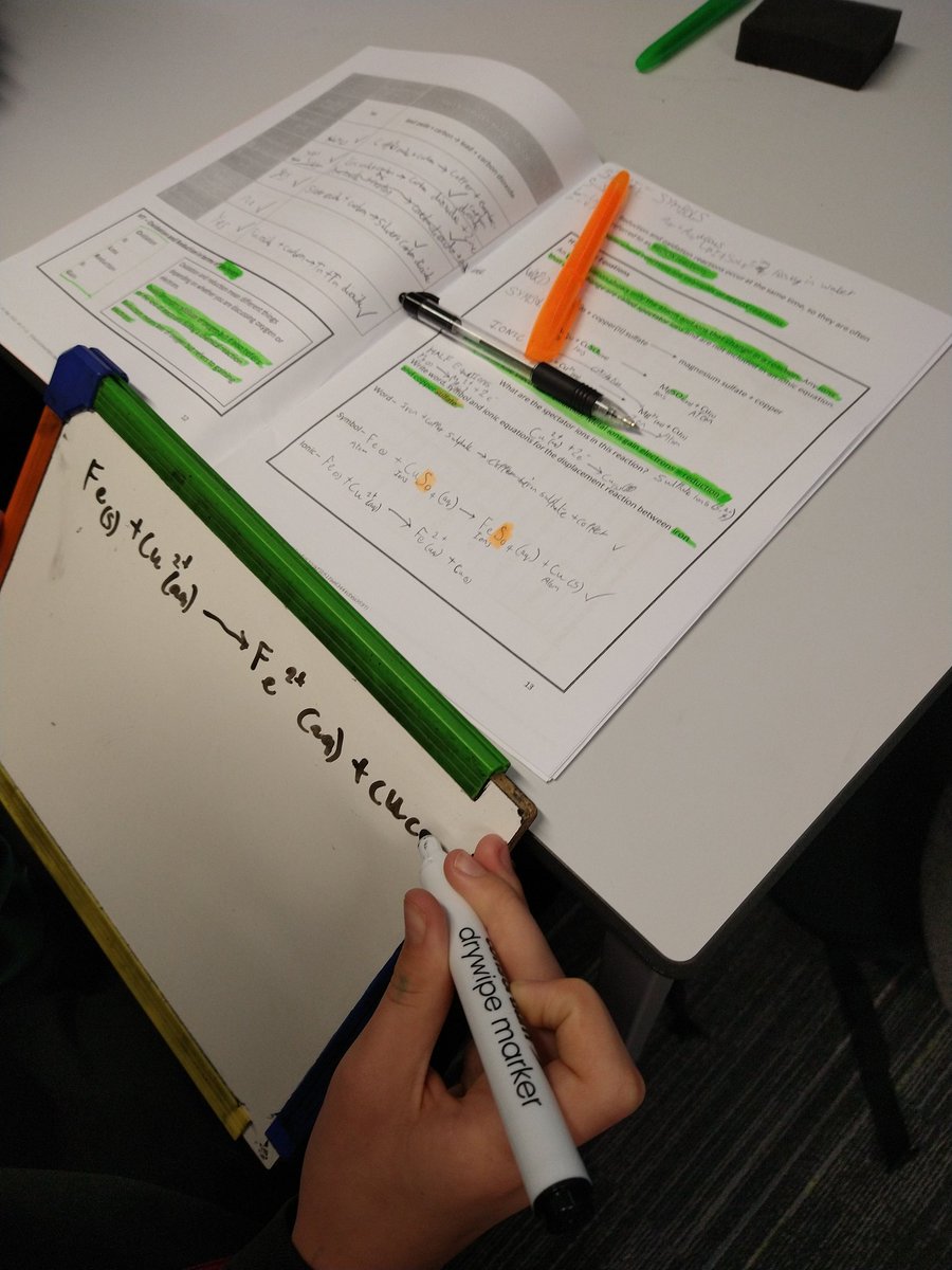 misstait_85's tweet photo. ❤️Booklets
❤️Mini whiteboards
❤️Great work from Y10 on Ionic and Half Equations
#Science #teachingandlearning #booklets #miniwhiteboard #MWB https://t.co/5vpyALtwXX