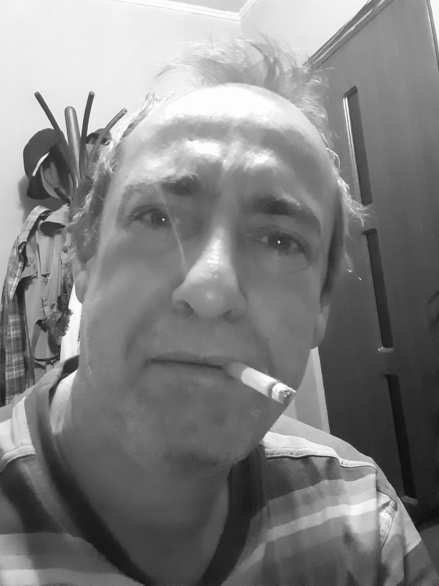 RazvanVischi's tweet photo. Salutări din camera mea! 🙄 https://t.co/ixygN0EKb4