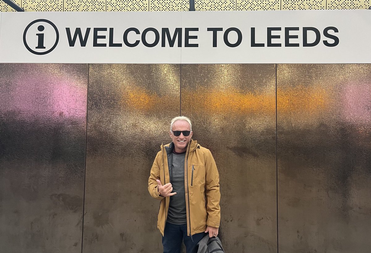 Jeff_Reinebold's tweet photo. LETS GO! IN THE CITY - DROP OFF SOME GEAR AT THE HOTEL THEN HEAD OUT TO BE AMONGST #DIRTYNATION FOR THE @LUFC GAMEDAY ATMOSPHERE HERE IN LEEDS! #MOT #DIRTYTILLDEAD #WEALLLOVELEEDS https://t.co/7YQL7PgSNV
