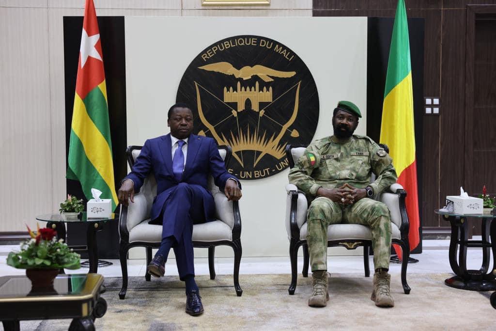 AshleyLelaMAIGA's tweet photo. Ce sont des gens comme @FEGnassingbe qui sont en train de saboter les efforts de la #Cedeao et affaiblir l’influence de l’organisation à lutter contre les putschs. Pendant que @mohamedbazoum est intransigeant avec les putschistes, @FEGnassingbe les cajole😔😔! #Niger #Togo #Mali https://t.co/WXuxi9Hzhs
