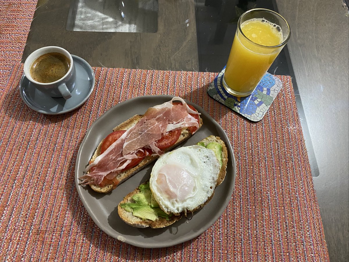 virdom16's tweet photo. Un desayuno con calma y bien preparado siempre será mi lugar feliz para iniciar el día. https://t.co/GqhvYaumqv
