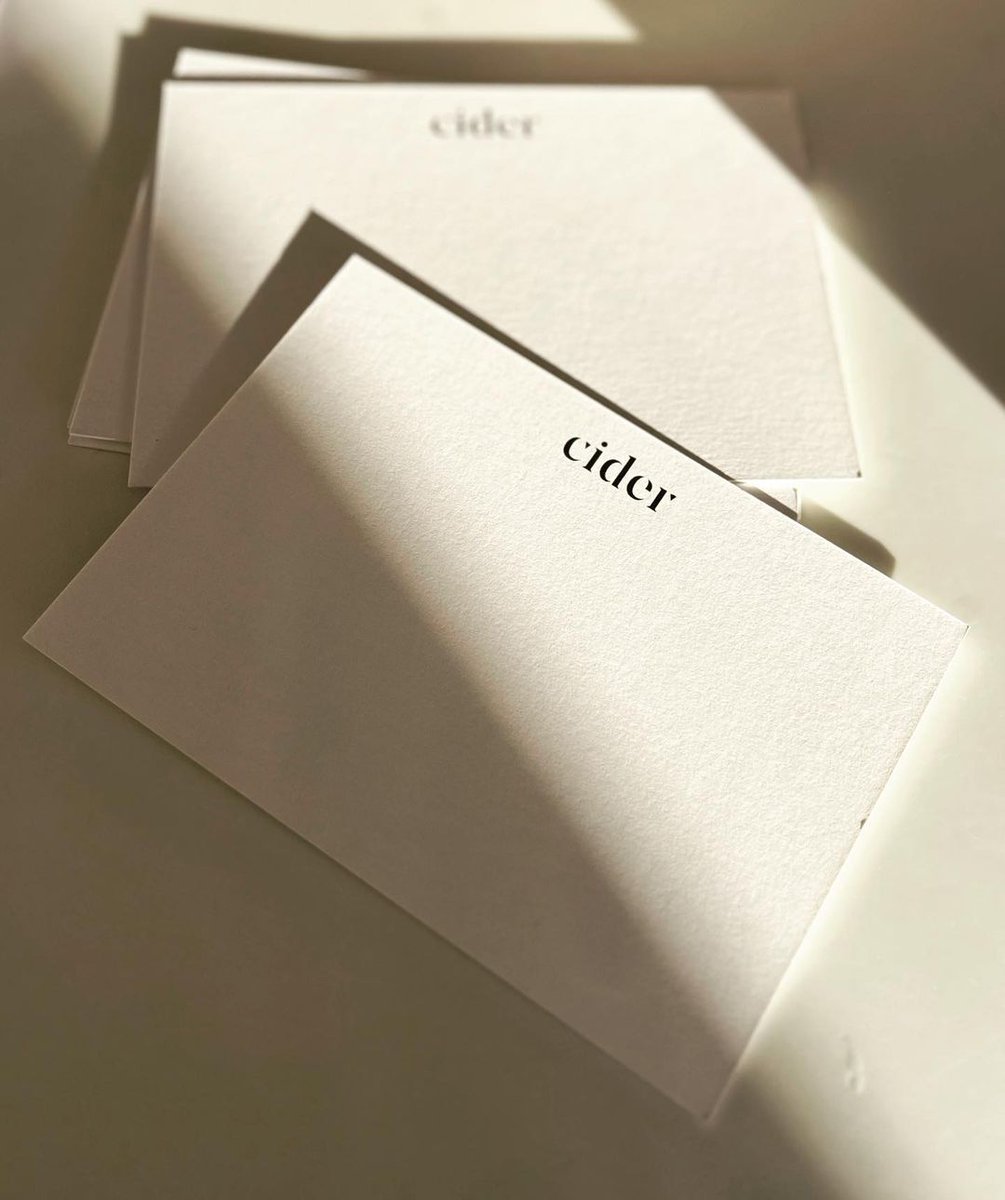 "Always a fan of heavy paper stock and a crisp blank page". We couldn't agree more. 

📸 Luxe Notecards designed by cider_brand 🤍