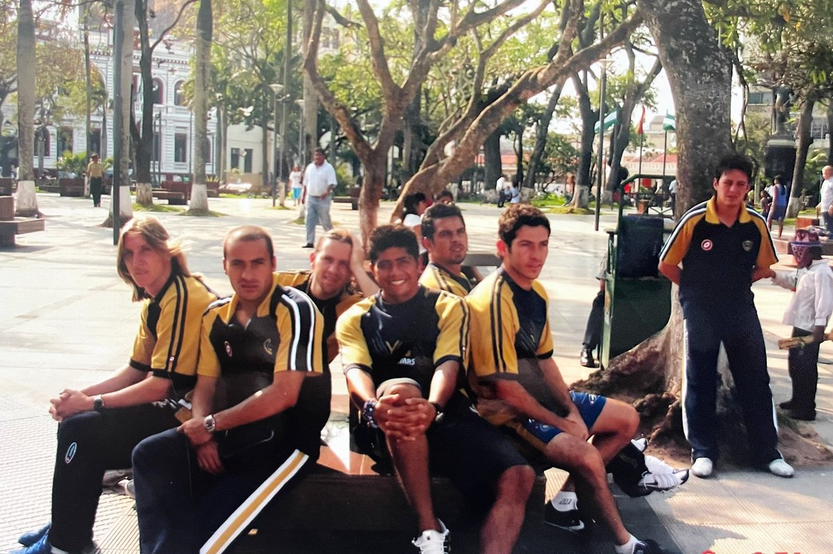 odinpat1's tweet photo. Día previo al juego vs The Strongest en La Paz Bolivia. Copa Nissan Sudamericana 2005. Tremendo juego donde @ailtondasilva10 metería un gol clave para seguir en nuestro camino hacia la final. Grandes memorias con estos panas @leandro_augusto7 @israelcastro5 @fer_espinosa16 https://t.co/H4GUAmBDDb