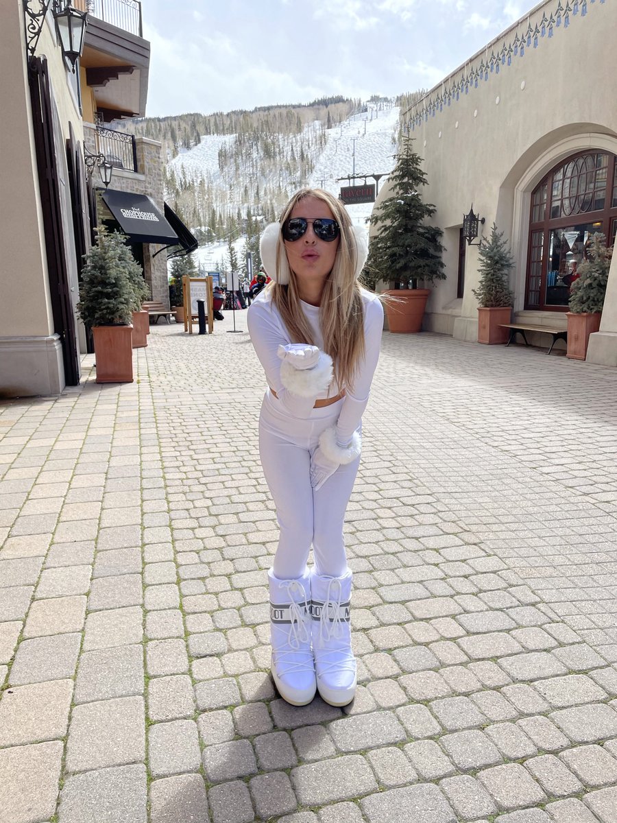 Kylie Taylor on Twitter: "Kisses and titties!! 💋 https://onlyfans