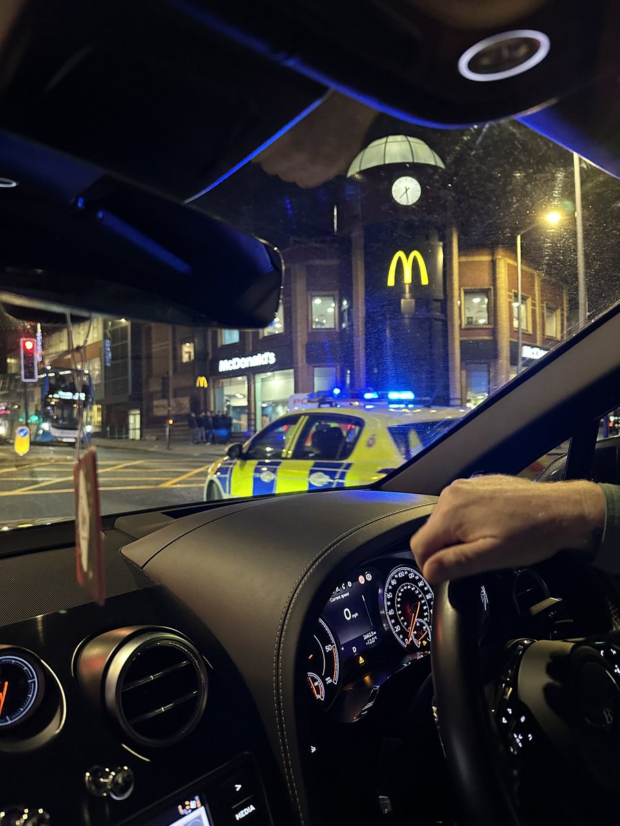 BradBurton's tweet photo. Evening from Manchester… https://t.co/Kg1I00nXdJ