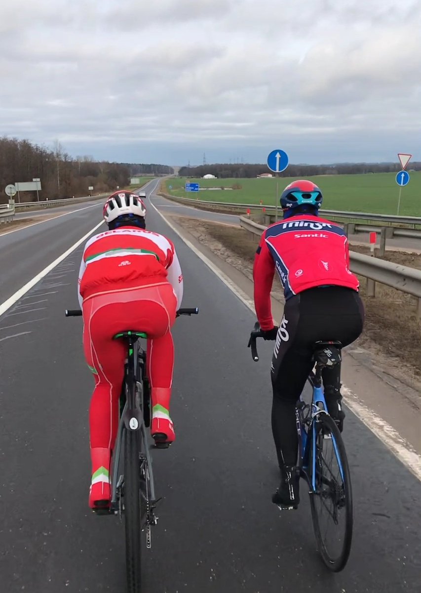 SashaSak05's tweet photo. Training with the champion of Belarus in the group race Aliaksandr Piasetski
He is recovering from a pelvic fracture. https://t.co/27kpYABvYQ