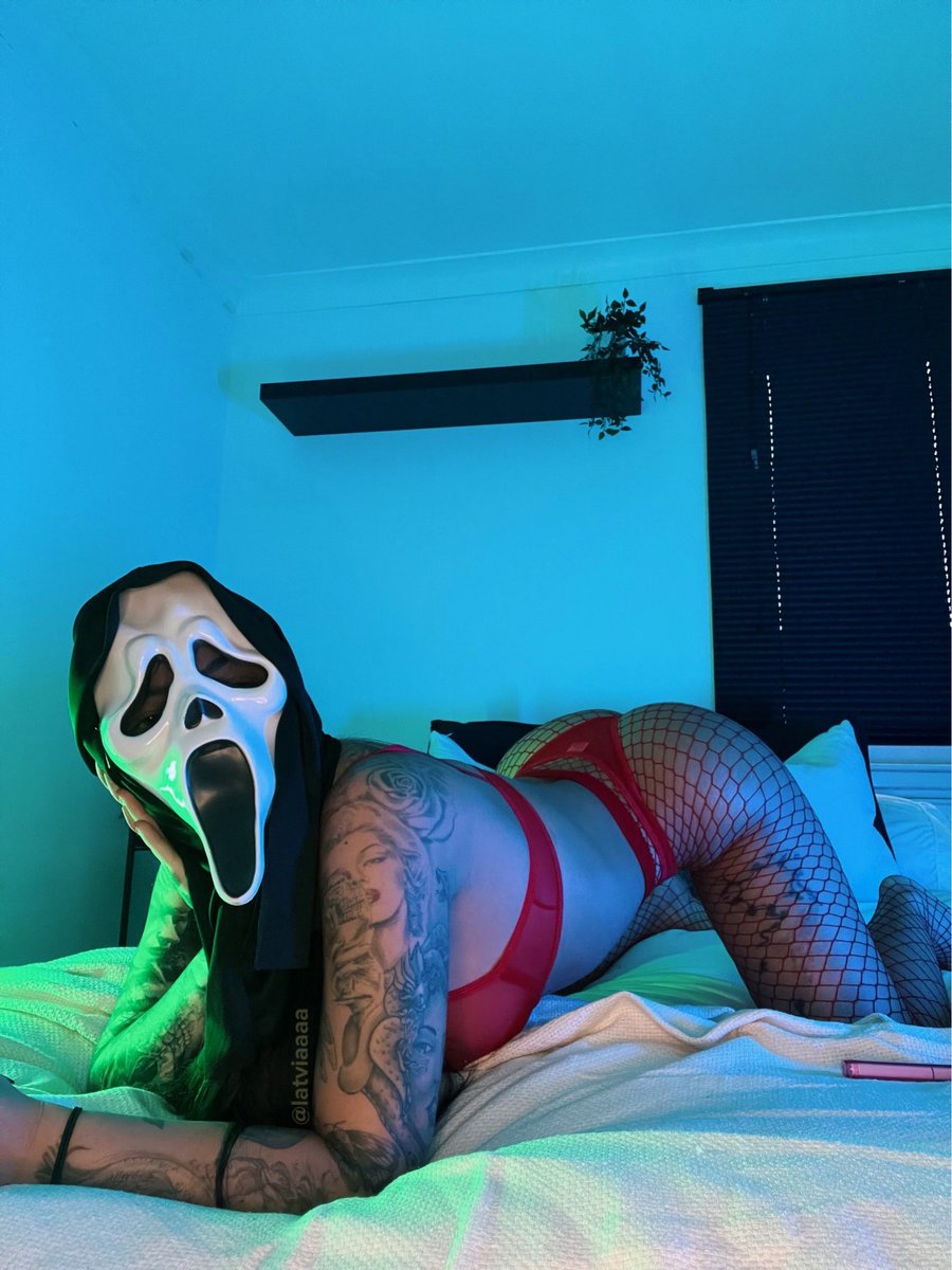 Itslatviaaaa111's tweet photo. What’s your favourite scary movie https://t.co/f6cYPoGyFL