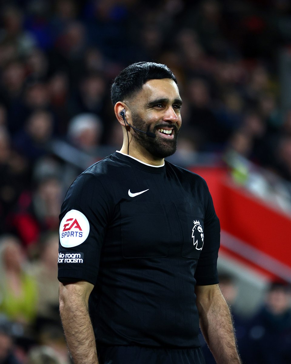 vsrsus's tweet photo. Bhupinder Singh Gill becomes the first Sikh-Punjabi assistant referee in Premier League history.

The 37-year-old PE teacher, who qualified as a referee at the age of 14, ran the line during Southampton vs Nottingham Forest. https://t.co/Q6wtLwURYI
