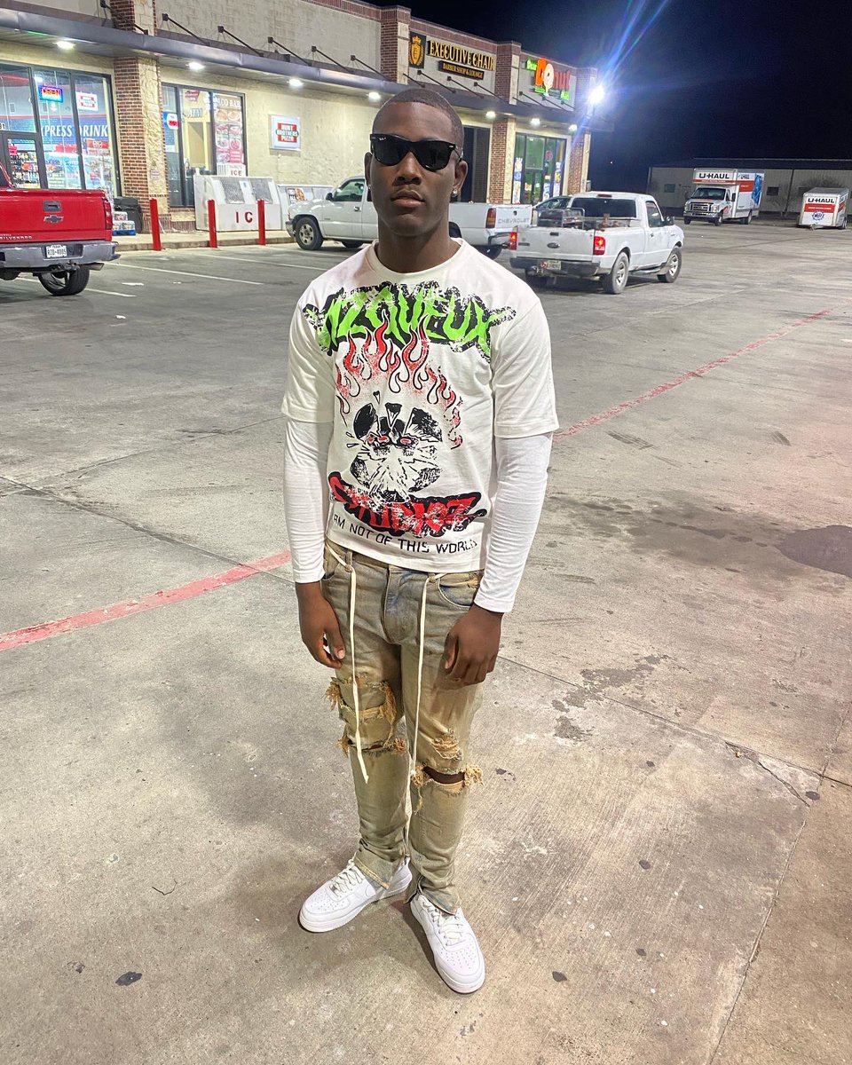 j_bedford10's tweet photo. Just livin 🌊
#FREETHAGUYS https://t.co/8CDKqrLoWD