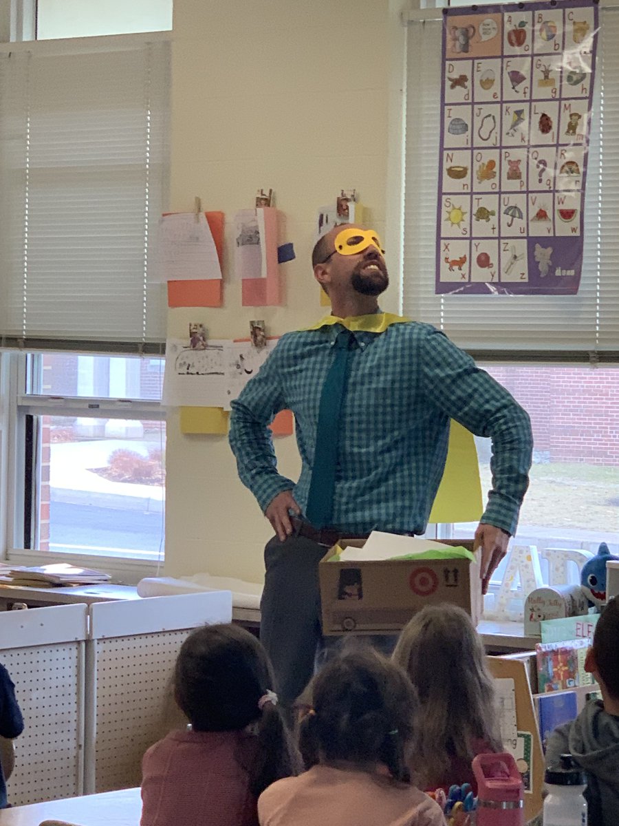MsMsuperheros's tweet photo. Special guest in Kindergarten today...Mighty Reader! #shinebrightCVES  @lisa_minutoli @cveschargers https://t.co/Osf7W1qr7n