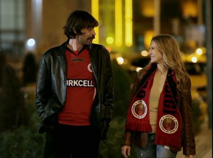 "aşık olacak gibisin, gözlerinde atıyor kalbin..."