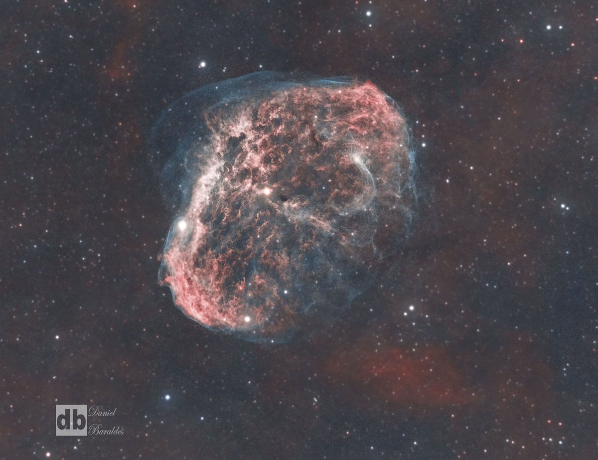 DBaraldes's tweet photo. @InformaCosmos Cielo de noche. Nebulosa de emisión Crescent (NGC 6888), en la constelación de Cygnus. https://t.co/sg3NEO2Lwx