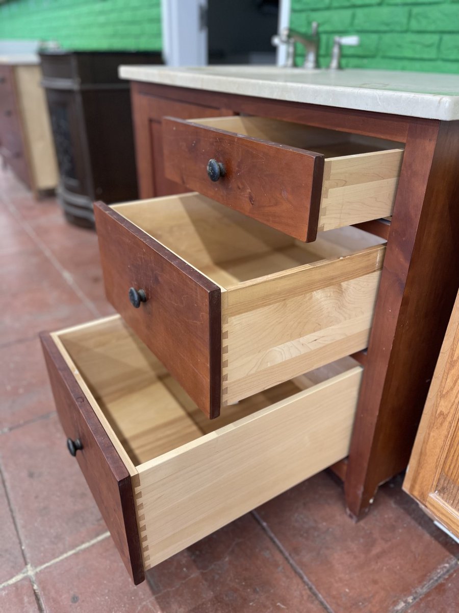 BuildingValue's tweet image. This beautiful vanity showcases an elegant Shaker style. The framing is fully inset solid wood doors with a deep and dark walnut stain. The drawers have dovetailed 4 corners. The countertop is soapstone with an undermount sink. This is an extraordinarily beautiful vanity.