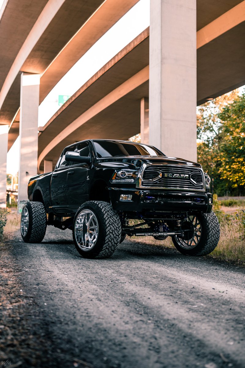 Love or hate?
#woyshnismedia #liftedtruck #truck #dodge #ram