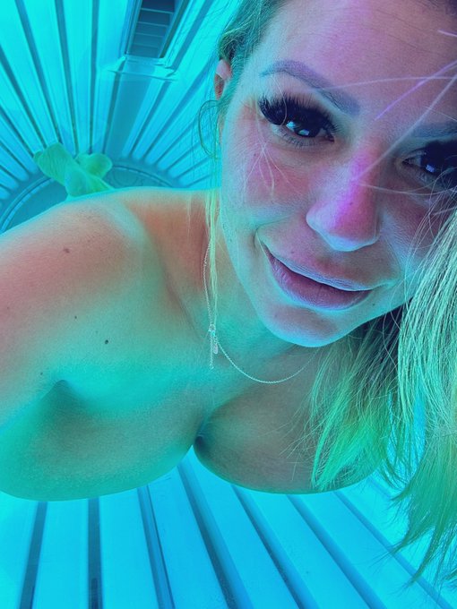 I forgot my scrunchie https://t.co/C28fSr8dJt