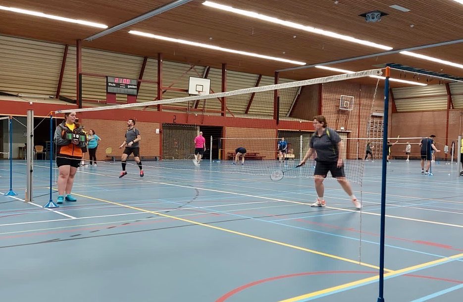 bckampennl's tweet photo. >> Met een tussenstand van 3-3 startten we met de mix. Ook hier werden de punten gelijk verdeeld. Eindstand 4-4. Volgende week de laatste wedstrijd in Nijkerk.

#badminton #badmintonnl #Kampen #bckampen #Nijkerk https://t.co/Rs6DvvXzW1