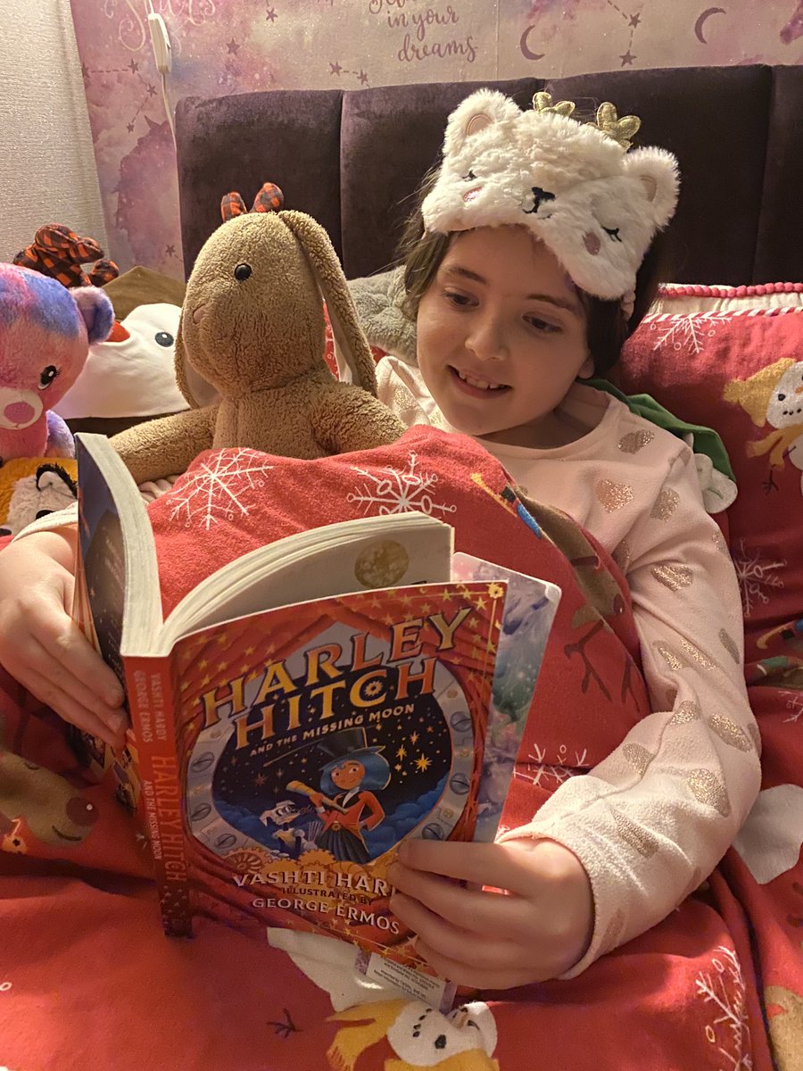 RedTape27's tweet photo. @vashti_hardy loves these books of yours!!! #reading #lovesBooks https://t.co/XkwhOdxRqy