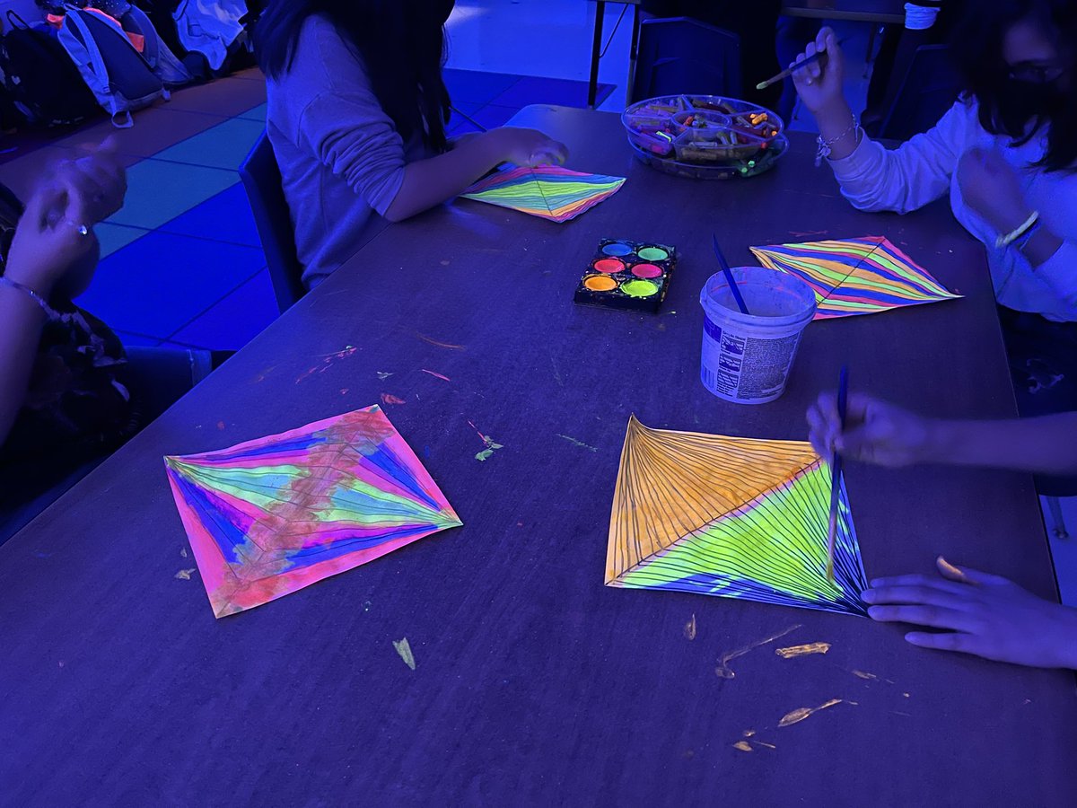 MissHumphries3's tweet photo. Black light painting projects are my new favorite thing 🤩 @NISDMichael @NISD_FineArts @NISD https://t.co/nD9tDzfwRn