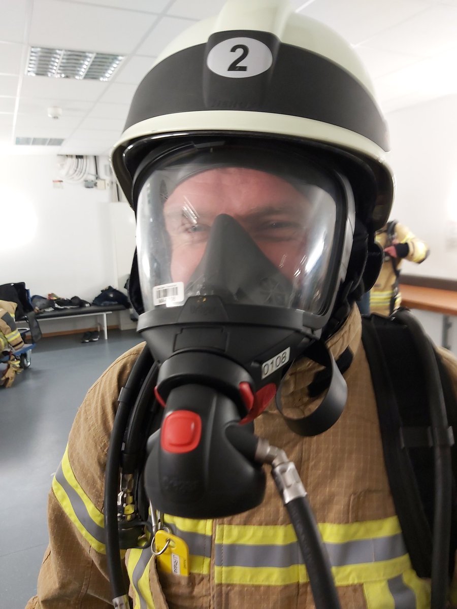 der_Walez's tweet image. Wenn Du Rettungskräfte angreifst, anpöbelst oder beleidigst, greifst Du nicht die Feuerwehr, das THW, den Rettungsdienst oder die Polizei, sondern IMMER einen Menschen wie mich an.
Jan, 43, seit 26 Jahren bei der Freiwilligen Feuerwehr. 

#Keinegewaltgegeneinsatzkraefte