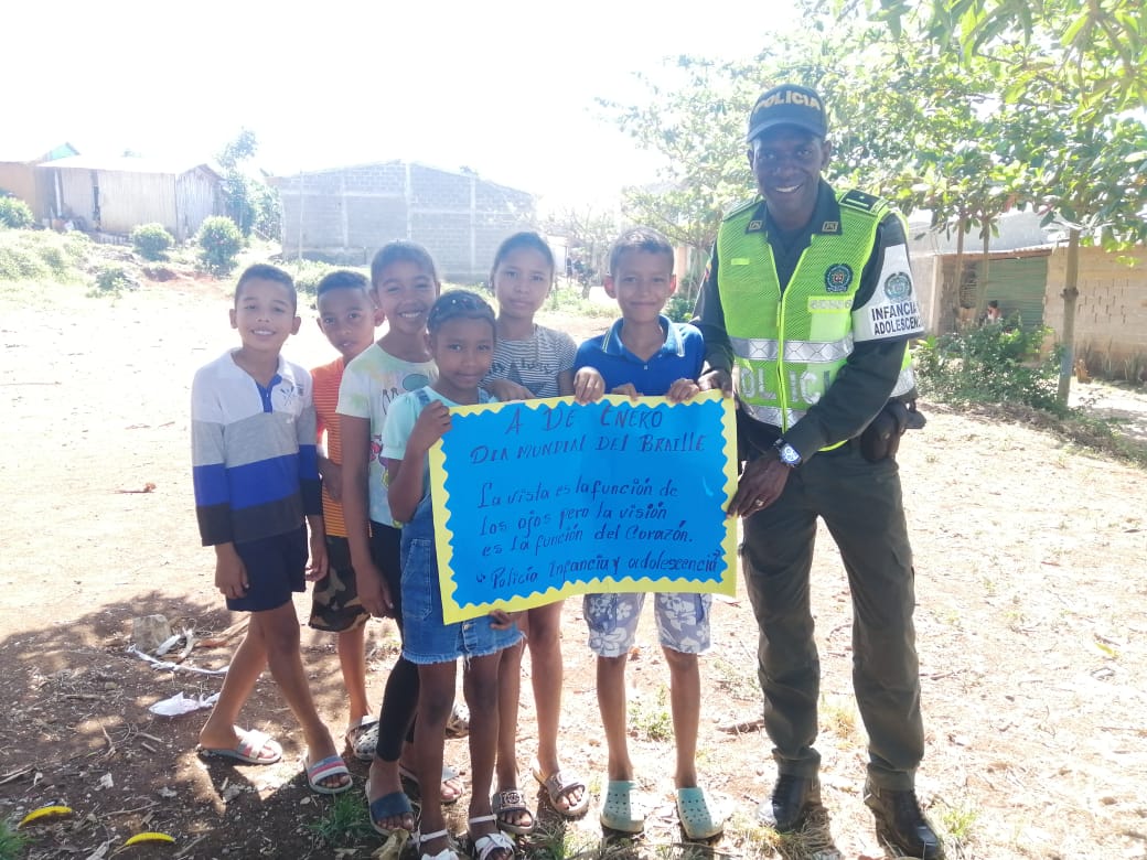 PoliciaDECOR's tweet photo. Con @ProteccionPonal a la Infancia y Adolescencia, realizamos actividad en conmemoración #DíaMundialDelBraille en #Lorica, concientizando sobre la importancia como medio de comunicación para la plena realización de los derechos de 👦👩  con deficiencia visual. #DiosYPatria https://t.co/MiXnyEvutt