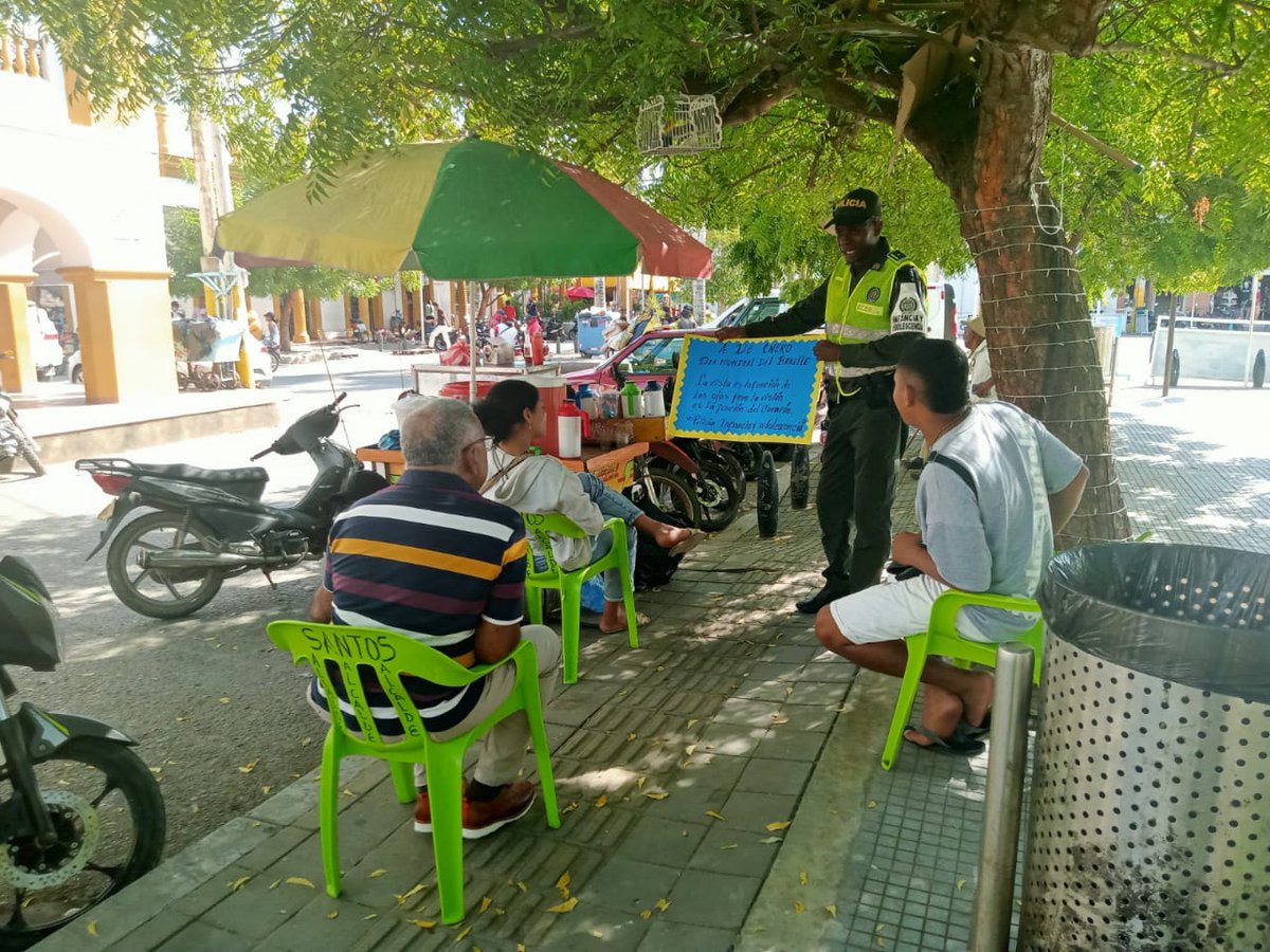 PoliciaDECOR's tweet photo. Con @ProteccionPonal a la Infancia y Adolescencia, realizamos actividad en conmemoración #DíaMundialDelBraille en #Lorica, concientizando sobre la importancia como medio de comunicación para la plena realización de los derechos de 👦👩  con deficiencia visual. #DiosYPatria https://t.co/MiXnyEvutt