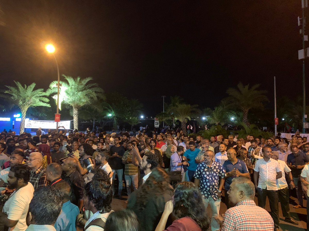 ރައީސް <a href="/ibusolih/">Ibrahim Mohamed Solih</a> ގެ ޕްރައިމަރީ ކެމްޕެއިން ޖަލްސާ
#ވަގުތުން 
ހުއްޓި ތިބެވޭކަށް ނެތް. 
ފަހަތަށް ދެވޭކަށް ނެތް. 

#MDPKuriah     2️⃣✔️   #Ibu2023