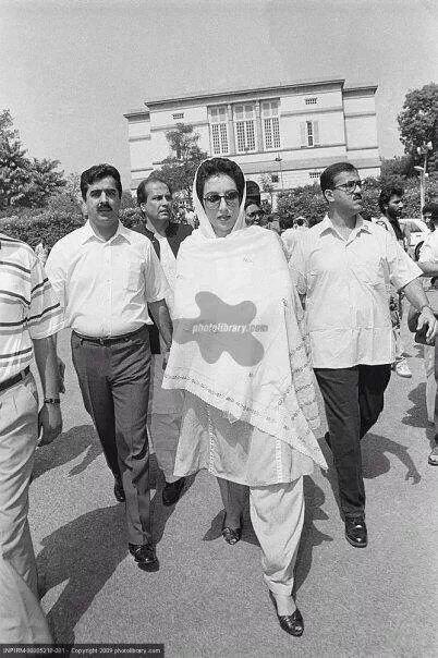 #Memories: Shaheed BB with Shaheed Salman Taseer and Ex.PM <a href="/YRGillani/">Syed Yousuf Raza Gillani (Chairman Senate)</a> Yousuf Raza Gillani. ♥️ <a href="/BBhuttoZardari/">Bilawal Bhutto Zardari</a> <a href="/BakhtawarBZ/">Bakhtawar B-Zardari</a> <a href="/AseefaBZ/">Aseefa B Zardari</a> <a href="/QadirSabaPPP/">Qadir Saba</a> <a href="/NayabGJan/">Nayab Jan</a> <a href="/YR_Gillani/">Yusuf Raza Gillani</a> <a href="/KasimGillani/">Kasim Gilani</a> <a href="/papukotak/">Pirkash papu Kotak</a>