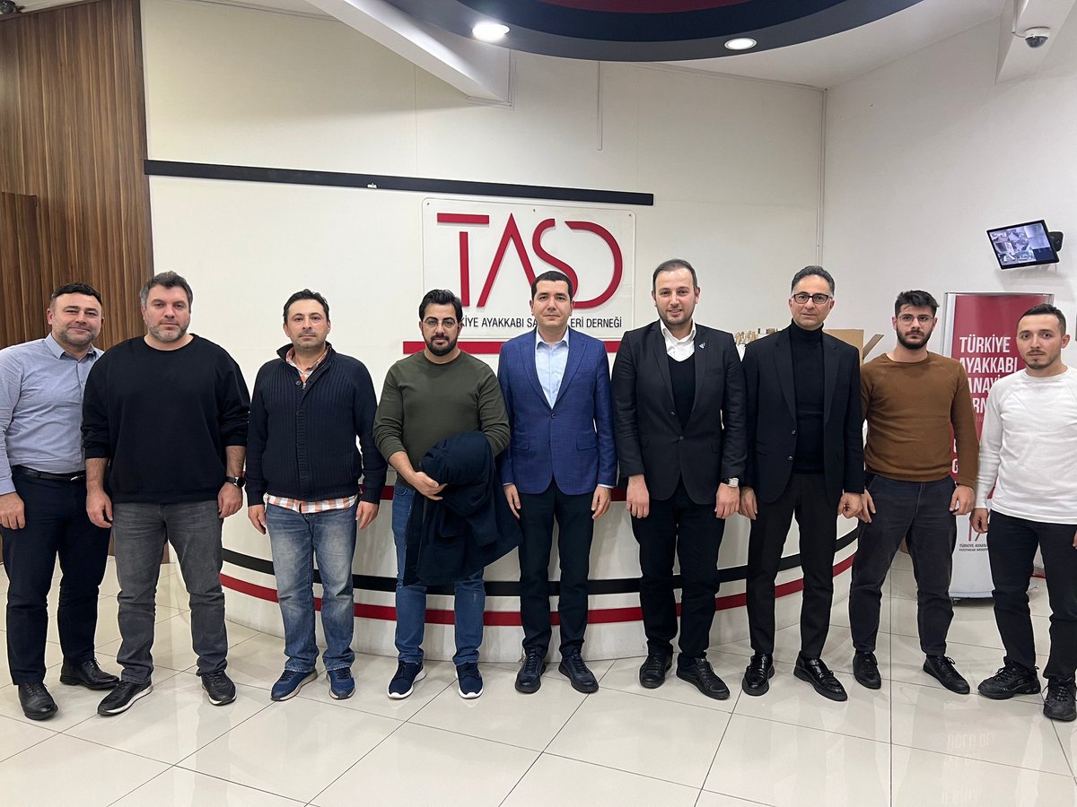 devabasaksehir's tweet photo. İlçe Başkanımız @fatihtplgl ve YK üyelerimiz TÜRKİYE AYAKKABI SANAYİCİLERİ DERNEĞİ'ni ziyaret ederek bölge ve ülke siyaseti hakkında istişare edildi.Sayın Başkan Berke İÇTEN Bey'e misafirperverlikleri için teşekkür ederiz. 
#TASD #Basaksehir #devapartisi 
#oylarDEVAolsun https://t.co/qpRqLGzQ2G