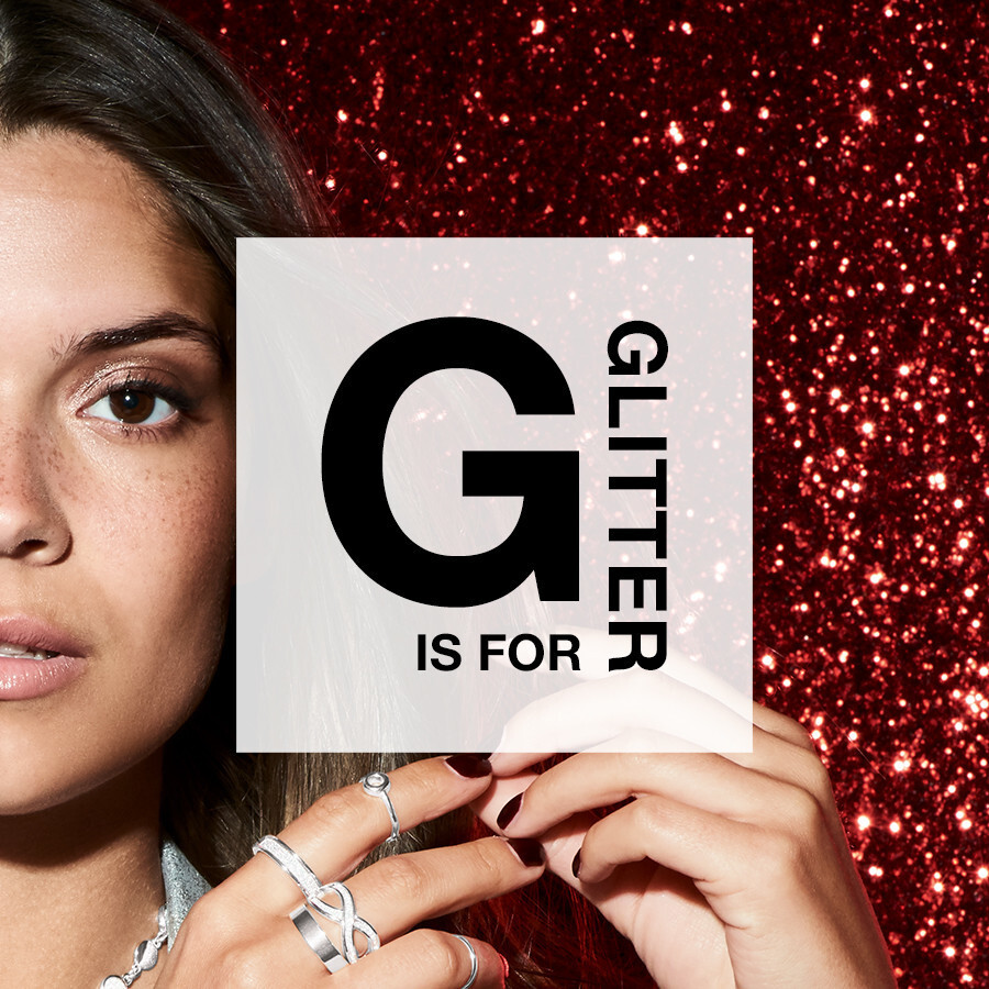 If you're trying to master a glitter eye look, keep the rest of your look subtle to ensure that the glitter is the star of the show! ✨ 🌟
Ever tried glittery eyeshadow? 
shopwithmyrep.co.uk/search/results…
#GlitterMakeUp #GlitterEyes
