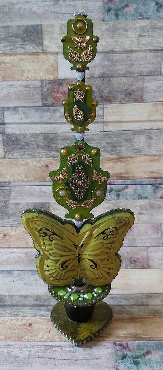 NomiBachar's tweet photo. Butterfly Totem Pole,  Butterfly and Hamsa Room https://t.co/J5o7A8x178 #totempole #handmadetotempole #animaltotem #spiritualtotem @etsymktgtool https://t.co/mmFopl1IFb