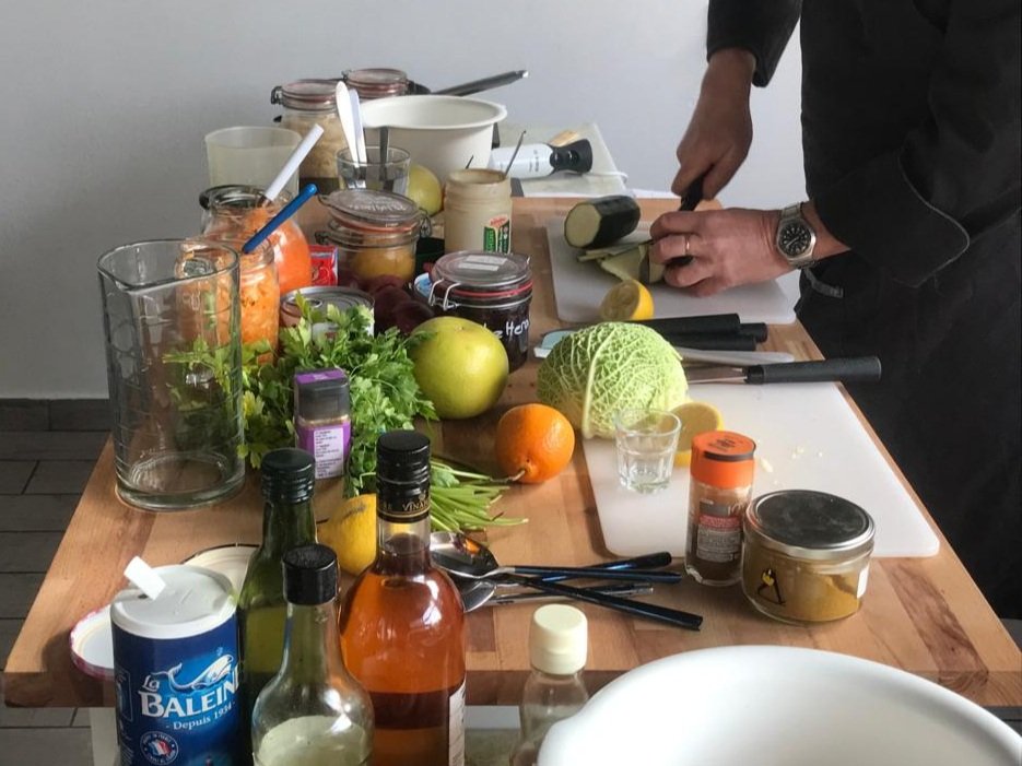 episourire's tweet photo. Ce mardi 3 janvier, Hubert Anceau et Nadeige de l'association Bocaux&amp;CO se sont associés pour montrer comment valoriser et cuisiner les légumes conservés dans le sel. Ce fût un moment riche en partage et en découverte de nouvelles saveurs. https://t.co/79CvPQOKly