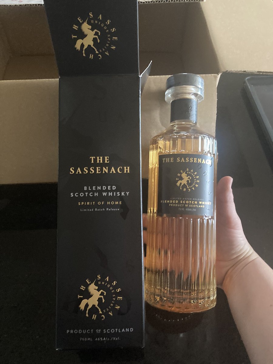 Julez5983's tweet photo. @SamHeughan Finally got my bottle!! Can’t wait to try it out 🥰 https://t.co/JwkNx4SjAx