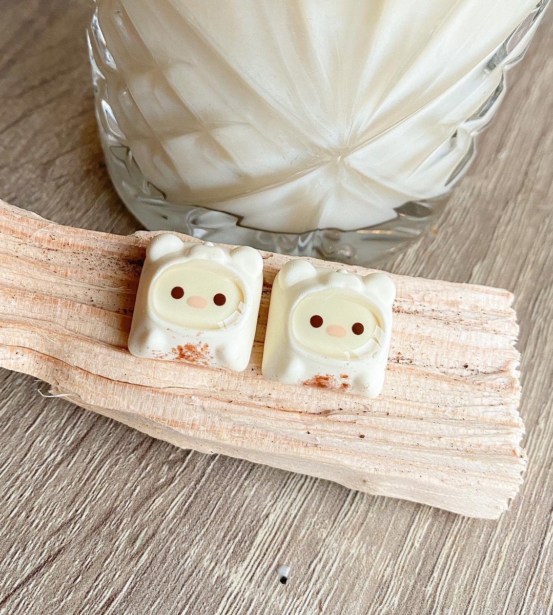 moonecraft_'s tweet photo. OG Yuki - Eggnog raffle Friday 6th January 9:00pm CET 🐥🤍

#keycaps #keeb #eggnog #dessert #desserts #kawaiicute #duck #artisankeycaps #keyboard https://t.co/MQ8stgmzva