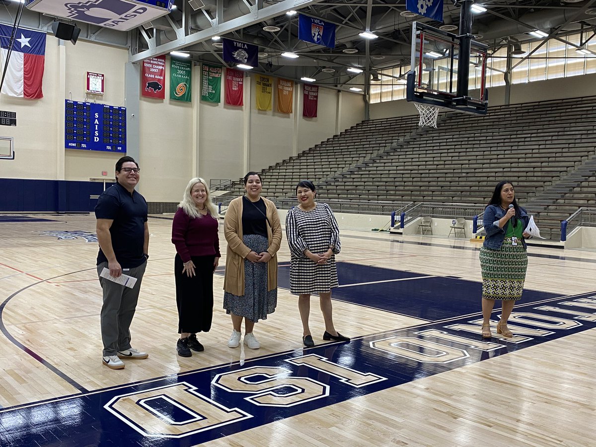SAISDFoundation's tweet photo. What our funders make possible! @ValeroEnergy @USAA investing in our @SAISD Alumni Advisors and Postsecondary Navigators because enrollment is the first step, but persistence to college graduation is the real goal! #firstgen #increasingpostsecondarysuccess @SAISDthePost #grateful https://t.co/IUss0xSVyg
