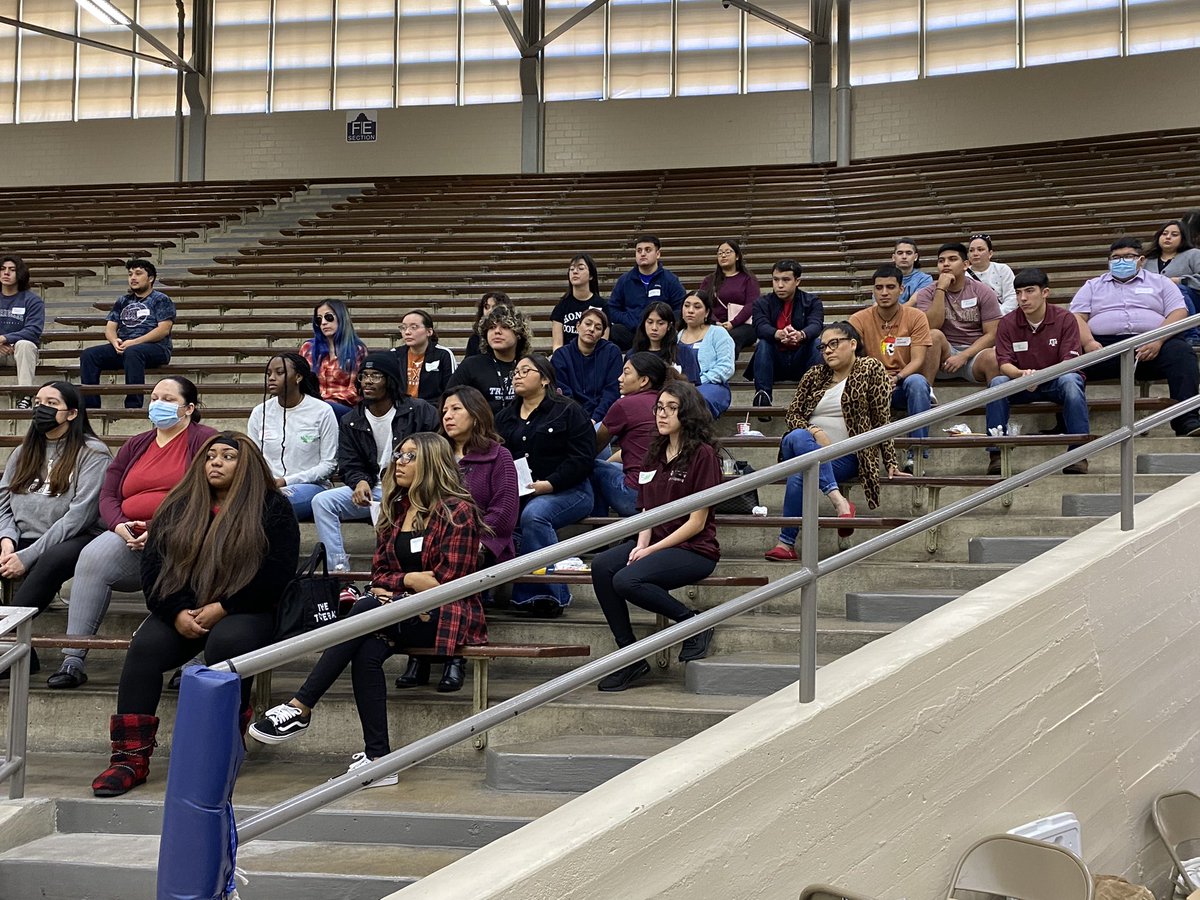 SAISDFoundation's tweet photo. What our funders make possible! @ValeroEnergy @USAA investing in our @SAISD Alumni Advisors and Postsecondary Navigators because enrollment is the first step, but persistence to college graduation is the real goal! #firstgen #increasingpostsecondarysuccess @SAISDthePost #grateful https://t.co/IUss0xSVyg