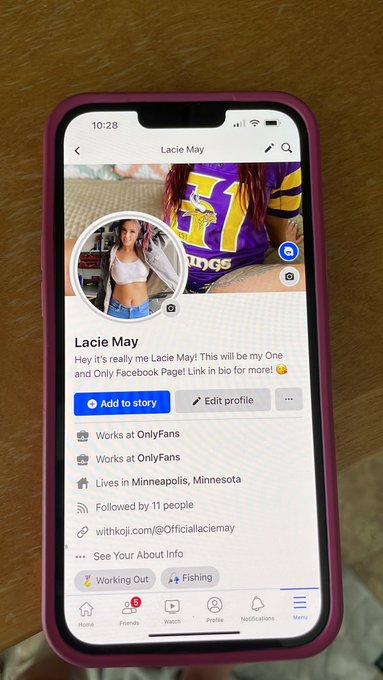 I now have a Facebook page come follow me! Watch out for fake pages! I don&rsquo;t message and ask for money<a href="/tag/follow"class="tags"><span>#follow</span></a><a href="/tag/cowgirl"class="tags"><span>#cowgirl</span></a><a href="/tag/girlnextdoor"class="tags"><span>#girlnextdoor</span></a><a href="/tag/countryliving"class="tags"><span>#countryliving</span></a>
