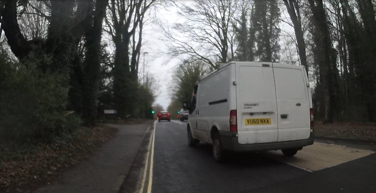 hantsarchitect's tweet image. Here’s an impatient VU60NXA passing with an oncoming vehicle that was forced to slow down. Just wait! #closepass #cycling