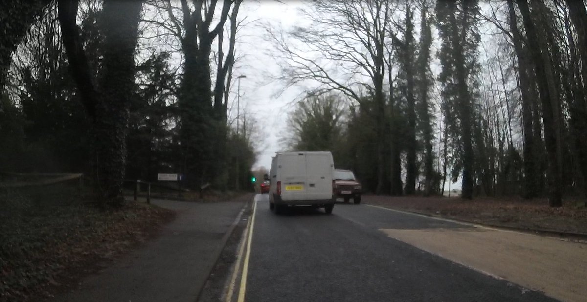hantsarchitect's tweet image. Here’s an impatient VU60NXA passing with an oncoming vehicle that was forced to slow down. Just wait! #closepass #cycling