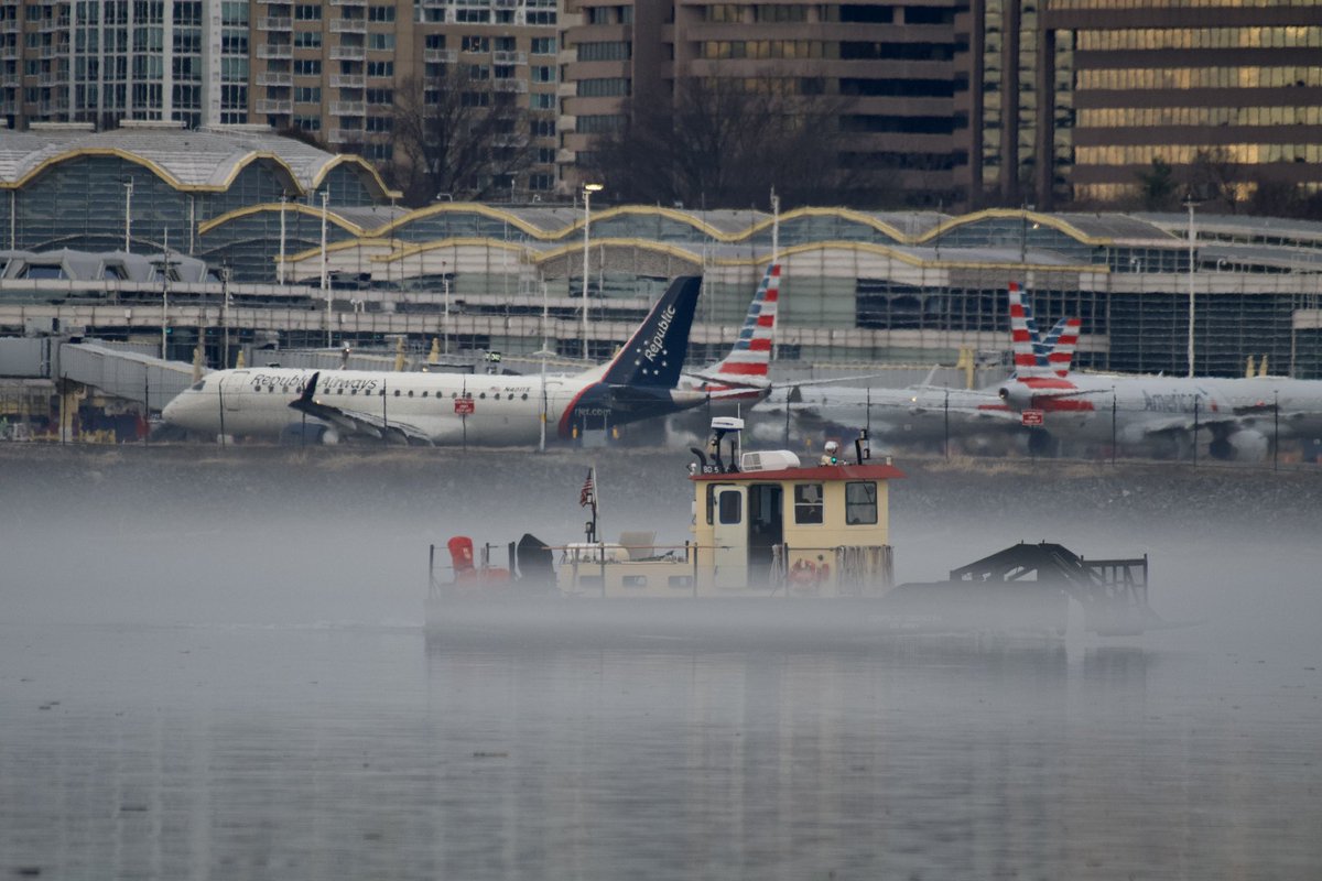 eshansen_2's tweet image. The Wharf, war college and DCA in the fog this AM @capitalweather #WashingtonDC