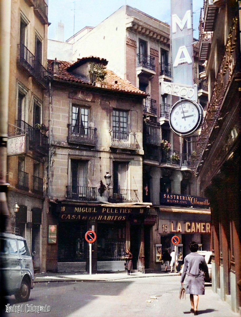 MadridColoreado's tweet photo. La calle de Postas en 1974. https://t.co/l9pqUDAygI