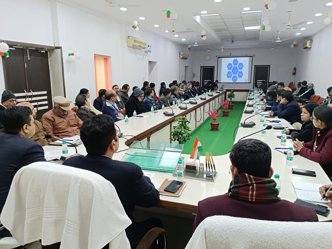 जिलाधिकारी #Agra द्वारा नगर आयुक्त/वीसी एडीए/एडीएम(प्रो0/सिटी)/डीसीपी ट्रैफिक/संबंधित विभागीय अधिकारी के साथ आज सामाजिक संस्थाओं के पदाधिकारीगण से आगामी जी-20 के परिपेक्ष्य में आवश्यक विकास कार्यों कराये जाने हेतु सुझाव लिये गये एवं प्रशासनिक तैयारियों के संबंध में चर्चा की गयी।