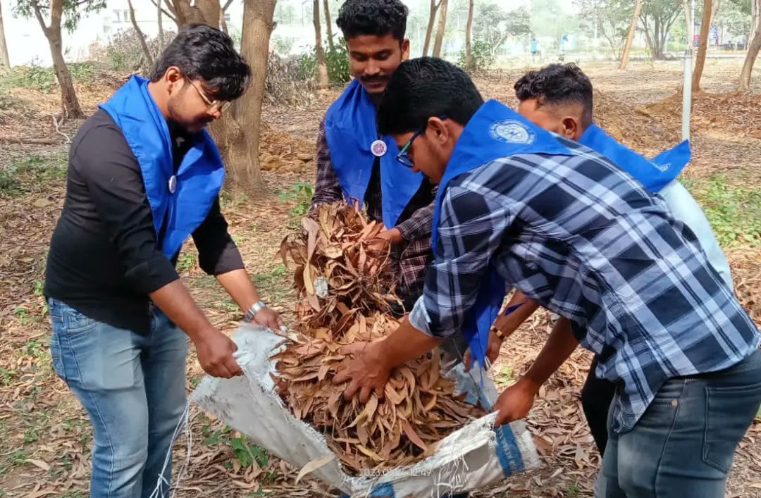 KumarSunilSwain's tweet image. On the 2nd day of NSS Winter special Camp 2022-2023 At #Mardarajpur_school nd @FakirMohanUniv Campus cleaningness,tree plantation etc Organised by Fakir Mohan University Balasore odisha pg units .#fakirmohanuniversity 
#NSSUnit #FMU 
@FMUniversityBLS
 @_NSSIndia @nssbalasore