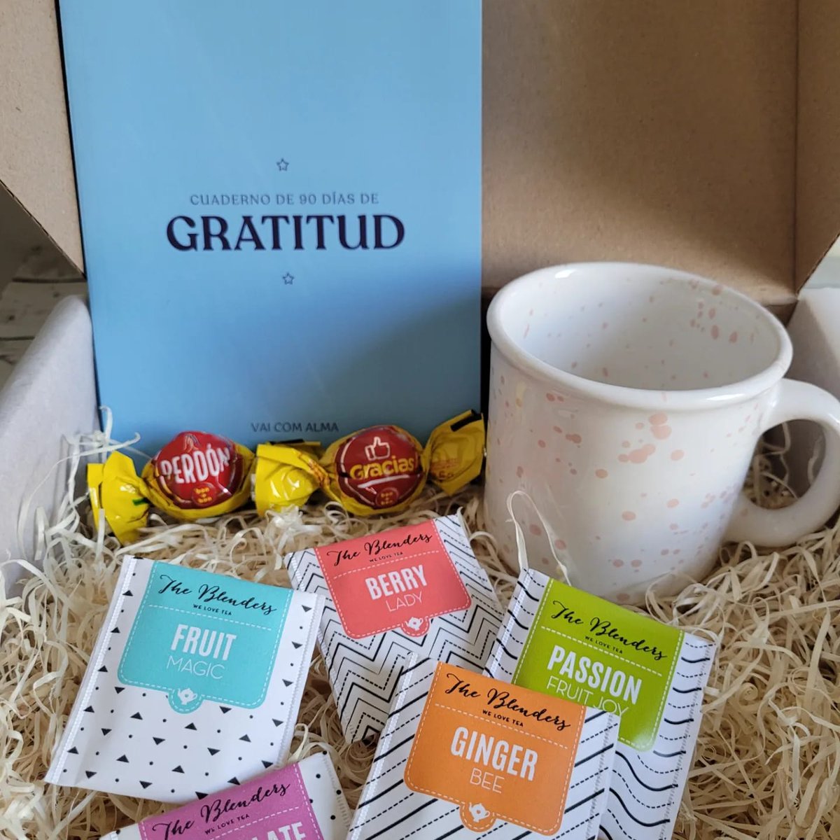 PaishArg's tweet photo. 🎁🙏 𝔹𝕆𝕏 𝔾ℝ𝔸𝕋𝕀𝕋𝕌𝔻 🙏🎁

Se agranda el repertorio de Paish y estamos muy muy felices!! 🙌🥳 Bienvenidos, Cuadernos de Gratitud! 🙌🙏 

🛒 Ya disponibles en nuestra tienda online 𝐖𝐖𝐖.𝐏𝐀𝐈𝐒𝐇.𝐂𝐎𝐌.𝐀𝐑 🙌❤️

#gratitud #cuadernodegratitud #agradecer #leydeatraccion https://t.co/ducXKBgD5e