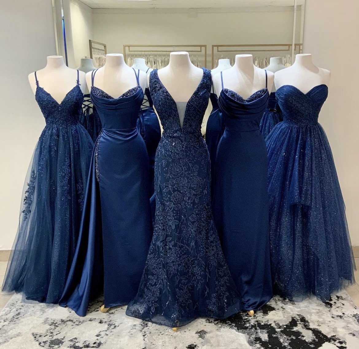 UniversoDnoivas's tweet photo. Madrinhas de azul? 💙💙💙 https://t.co/PLgcEJY6oO