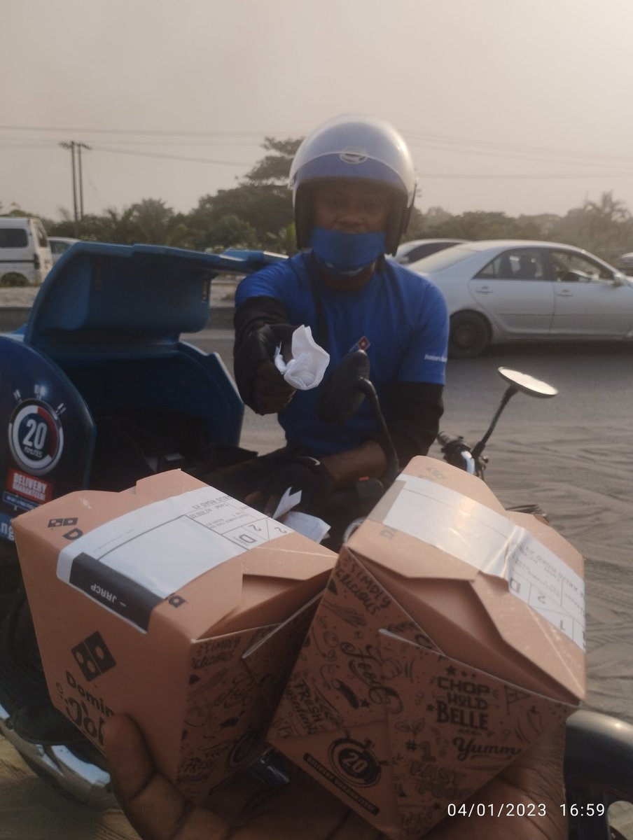 BendictMj's tweet photo. @dominosng this guy delivered me food with a bad attitude didn't give me spoon and I simply asked for a nylon to put my food and the guy was shouting good I haven't learnt my lesson if you order from dominos after payment they treat you like trash https://t.co/WGIWNq0GS7